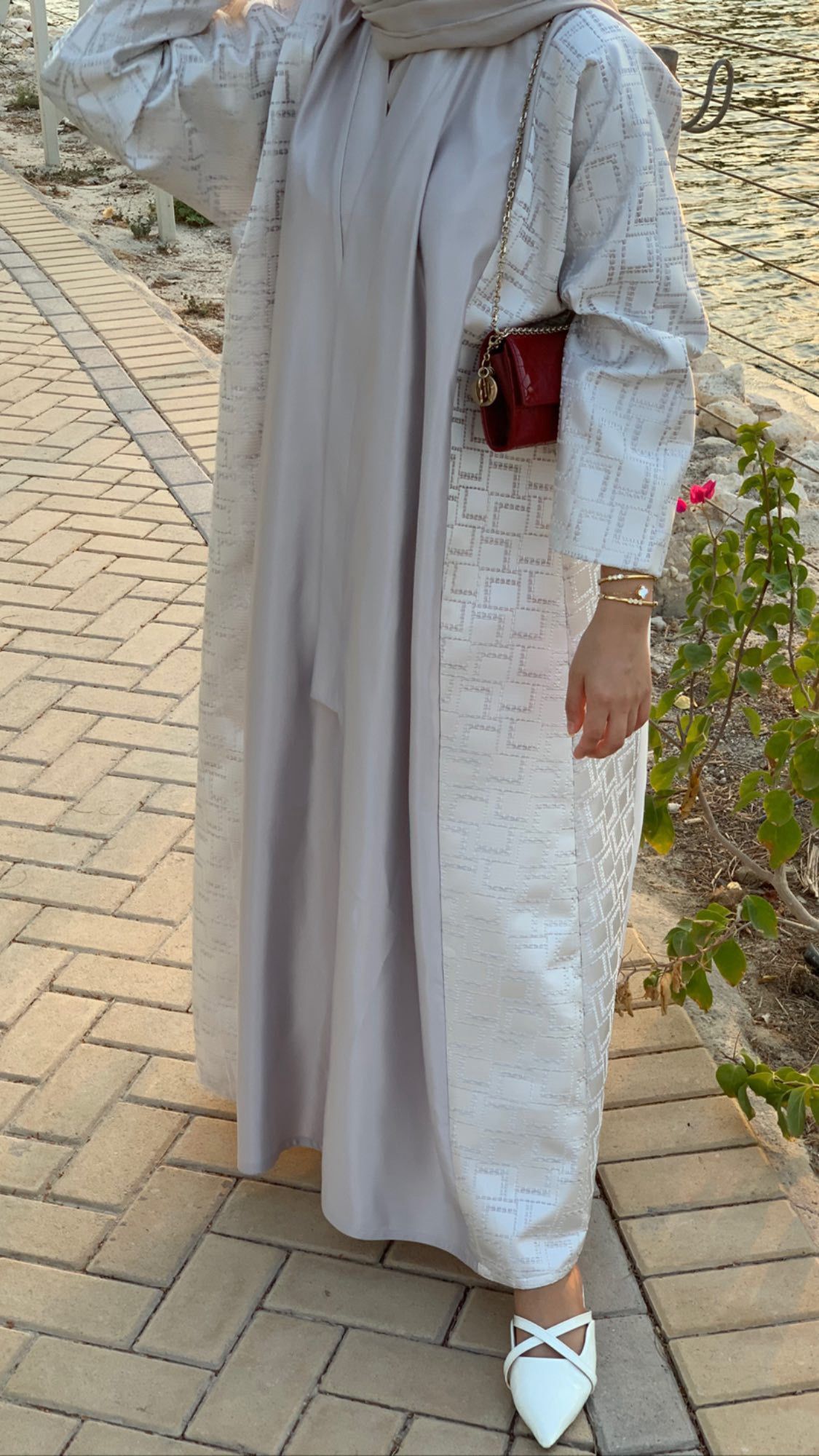 ELEGANT ABAYA